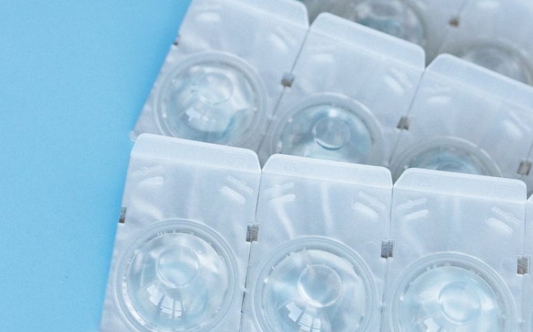 What are silicone hydrogel contact lenses?